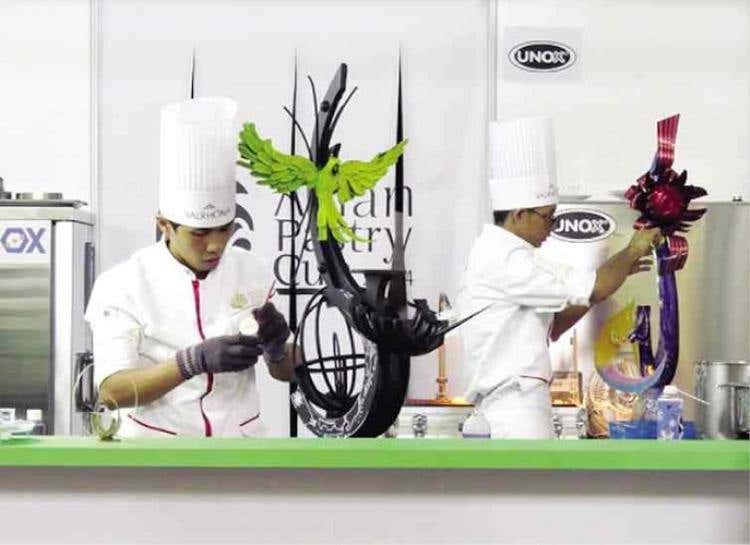 La squadra delle Filippine a lavoro 