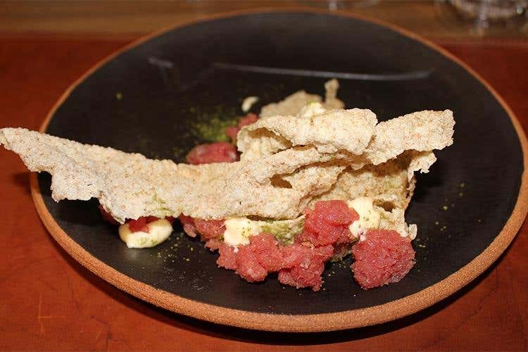 Crema di carne con chips di farro