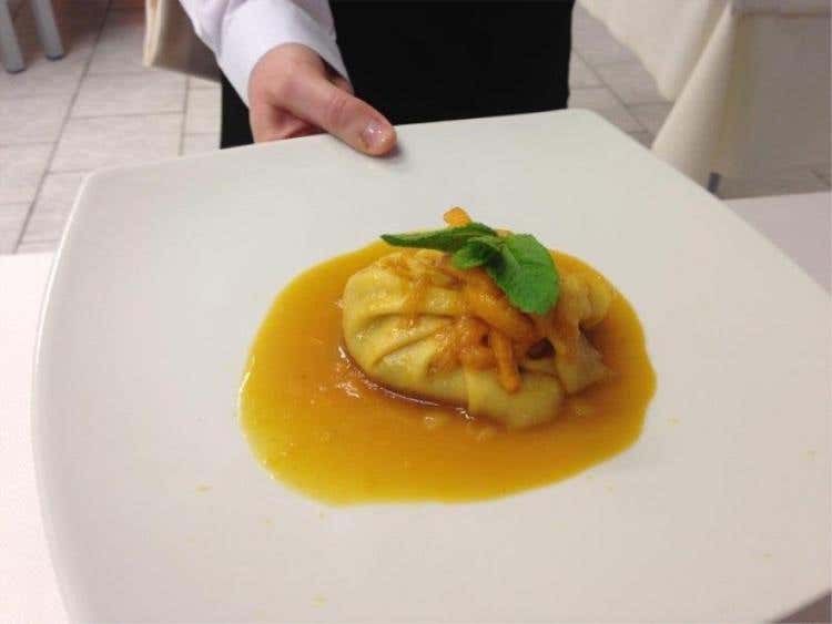 crepes alla composta di pere e salsa d’arancio