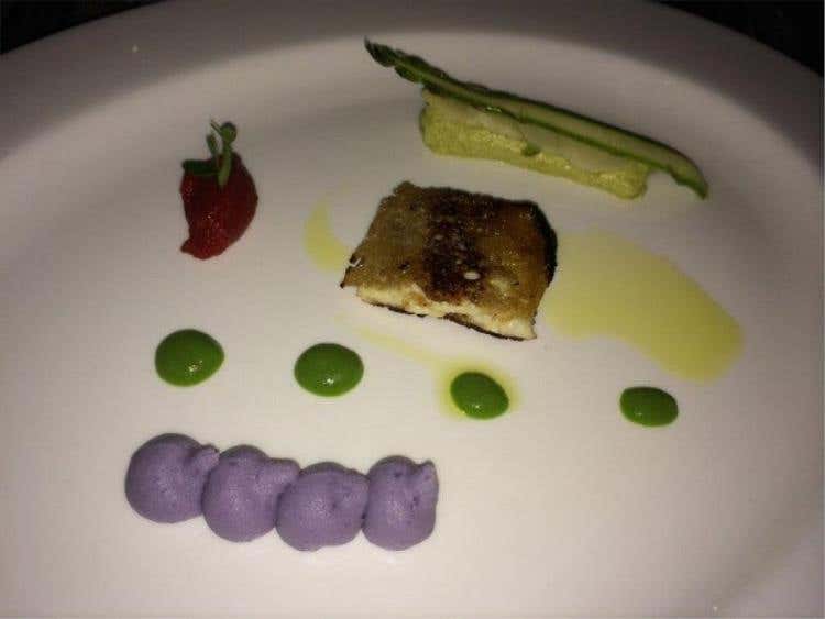 Lavarello in primavera!!! Maionese di pomodoro, asparagi, patata viola e salsa al rafano