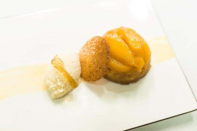 "Mousse di Nocciolini di Chivasso con spuma di Erbaluce Passito e spugna di fragole" di Andrea Alfieri
