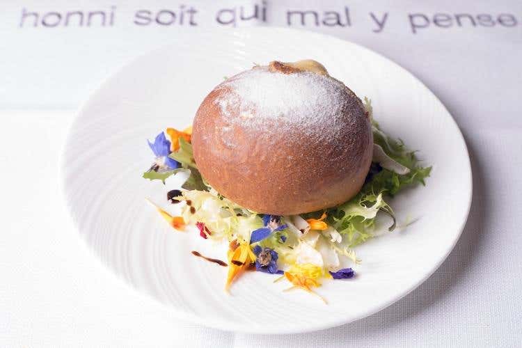 Krapfen alle alici e crema di parmigiano