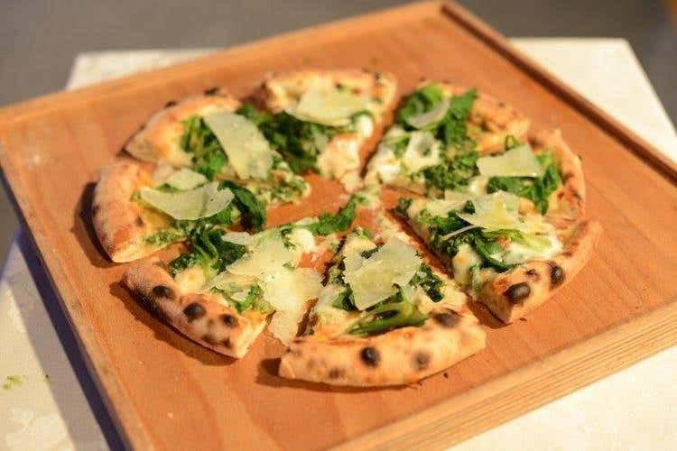 Thomas Morazzini - Pizza rosole, pecorino e limone candito senza sale aggiunto (foto di Alice Ostan