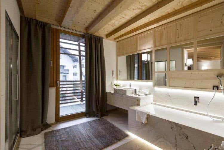 Zeno Suite bathroom