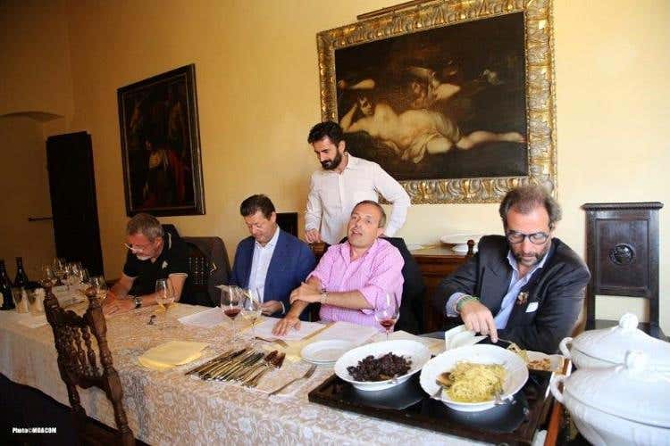 La giuria al lavoro