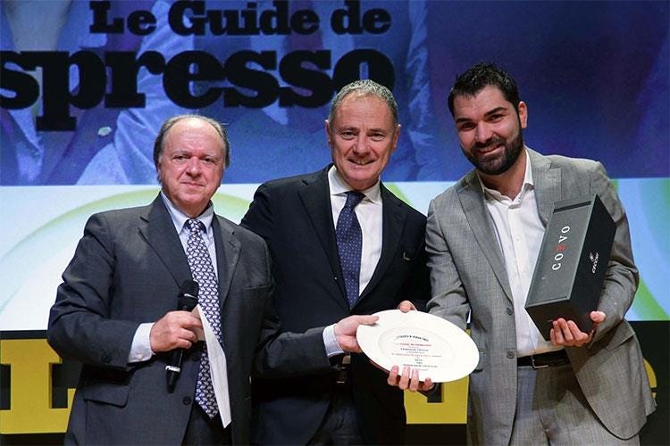 Enzo Vizzari (direttore de Le Guide de L'Espresso), Andrea Cecchi e Alberto Tanisato