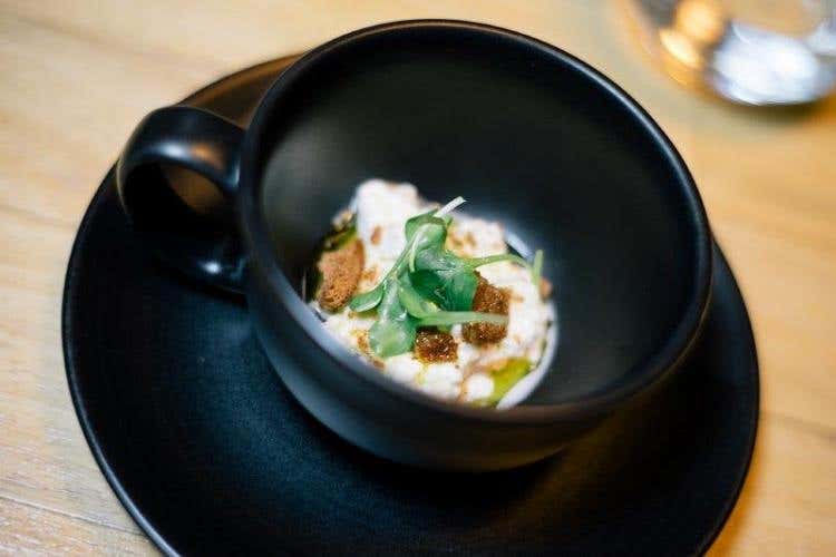 Cagliata con latte di capra, patate, crosta di pane