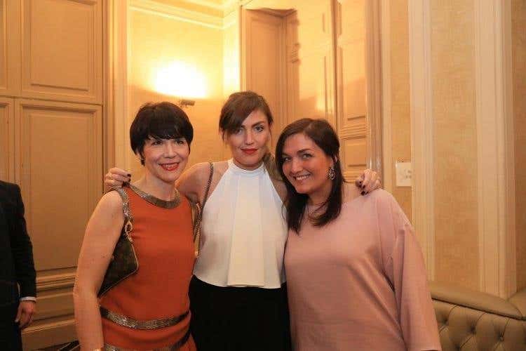 Carla Icardi con Chiara e Angela Maci