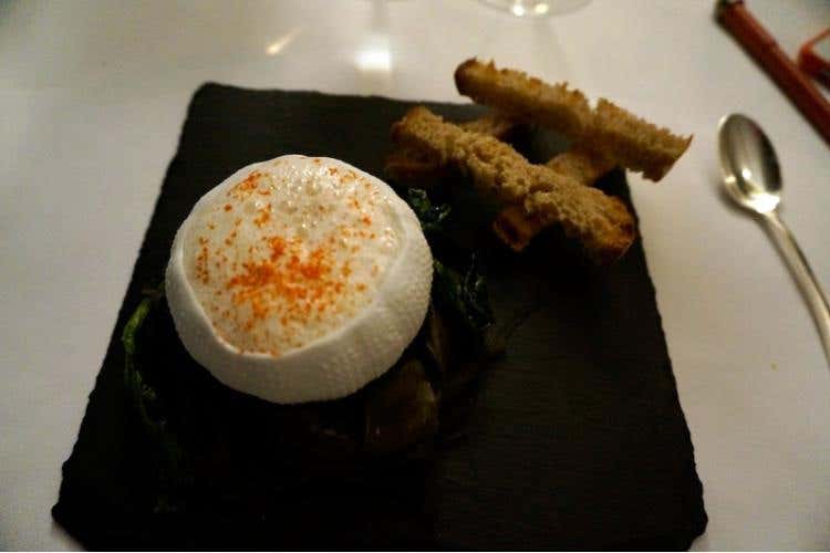 Riccio di mare, uovo alla coque e lemongrass