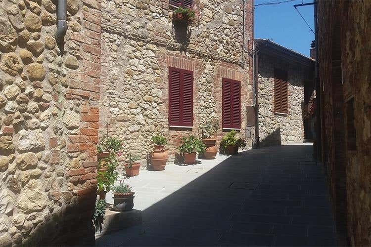 Il borgo di Pari