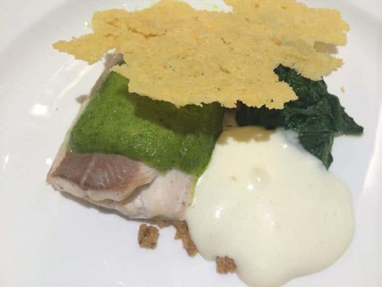 Salmerino di torrente alle erbe su soffice di patata al Vézzena vecchio e bietolina all'aglio, olio e peperoncino, di Raffaele Ros