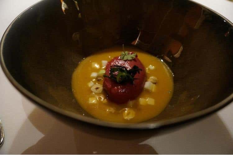 Zuppetta di sedano, carote, frutto della passione  e olio extra vergine di oliva, sorbetto alla rapa rossa, nocciole, mela verde e sensazione al lime