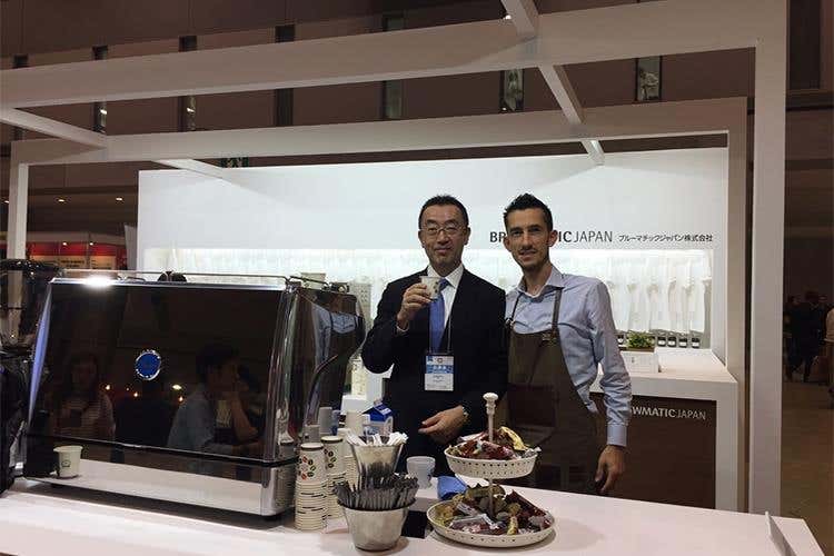 Maurizio Valli con il signor Maasaki (importatore delle macchine Carimali)