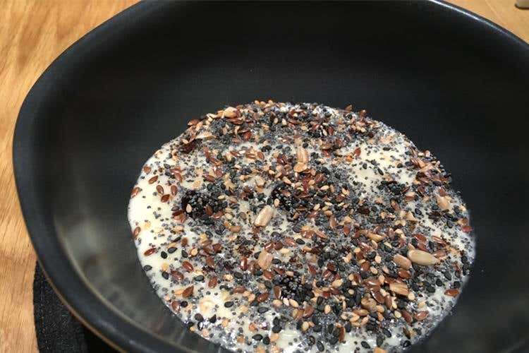 Semi tostati, composta di mirtillo, arabica e riso