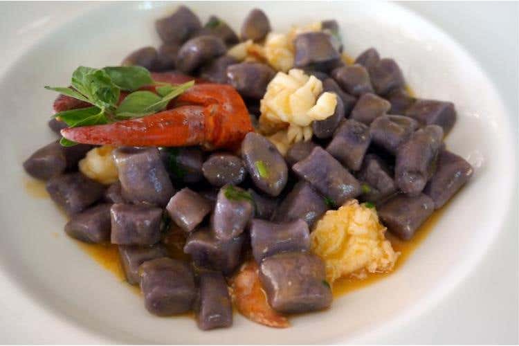 Gnocchetti di patata viola con astice