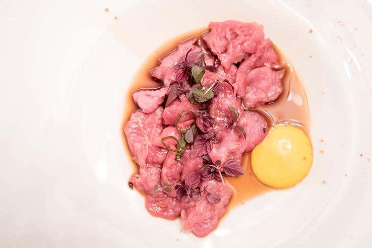 Carpaccio di Agnello Gallese con salsa Shangainese (Misha Sukyas)
