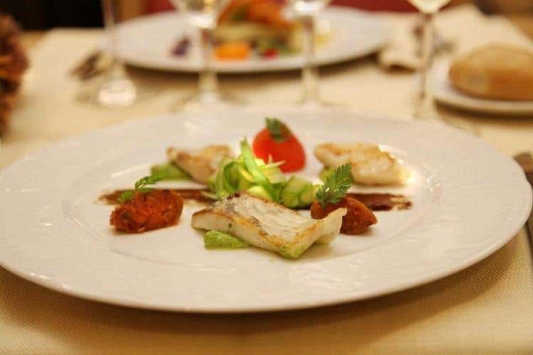 Rombo scottato con caponata scomposta e clorofilla di rucola