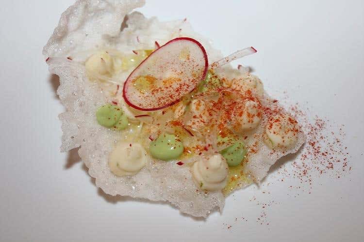 Manioca croccante con baccalà mantecato, guacamole e paprika affumicata (di Andrea Berton)