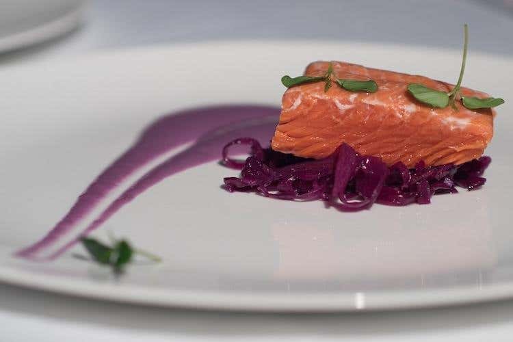 Salmone in fermento con cavolo rosso (Igles Corelli)