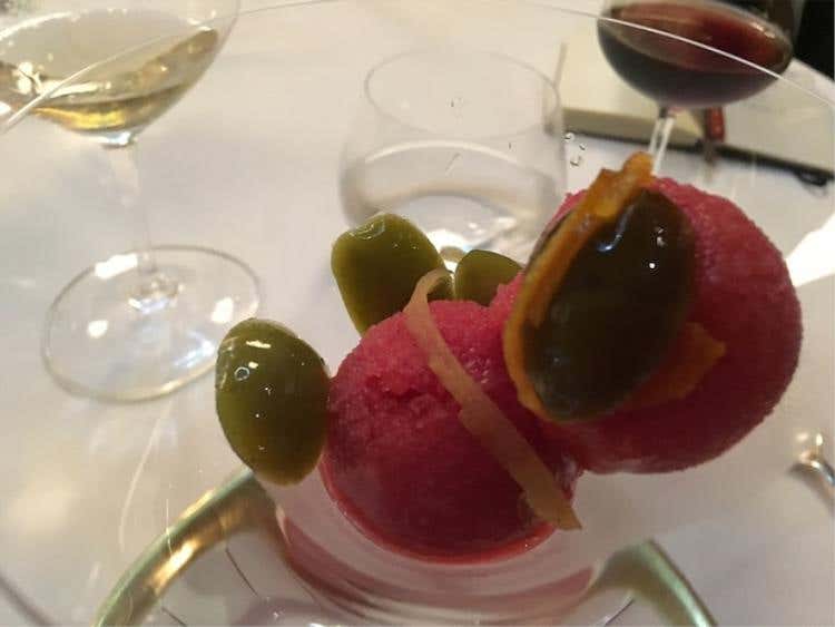 Sorbetto di arancia rossa con olive verdi confit