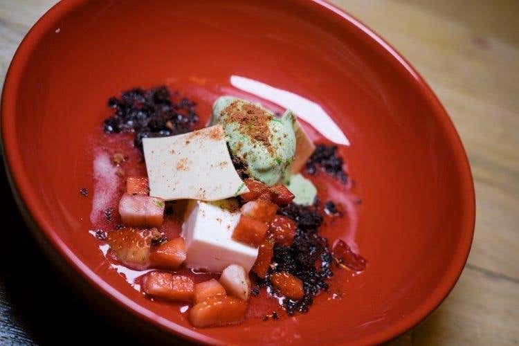 Cheese Cake alle fragole, cioccolato bianco, short bread al cacao