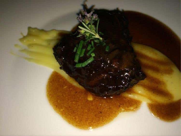 Xavier Sala - Stufato di guancia di vitello di chianina aromatizzato con erbe toscane e purè di patate