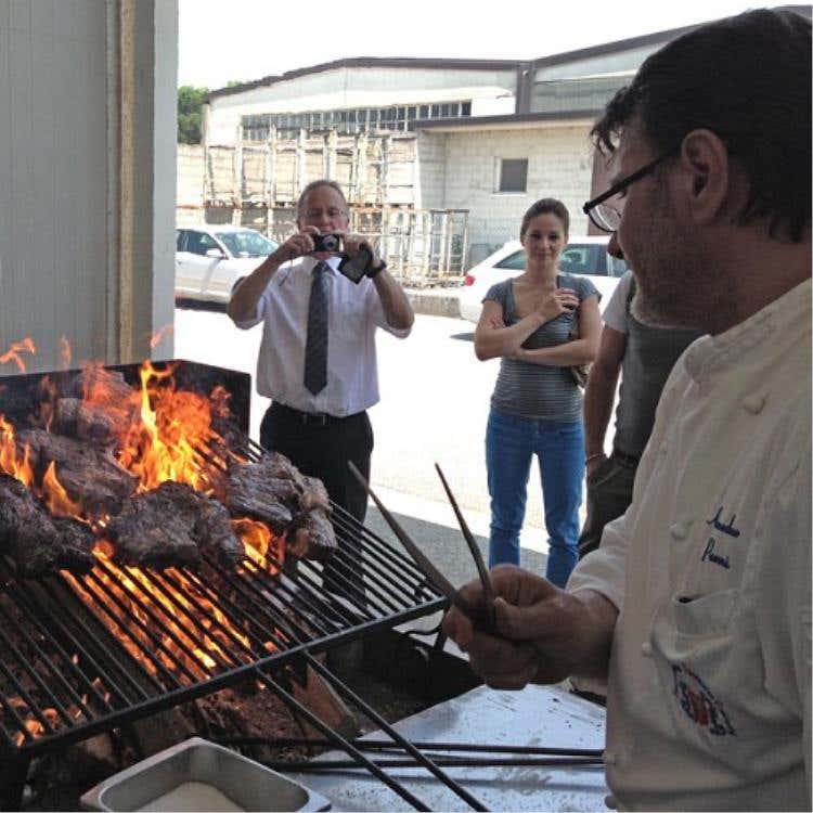 Amedeo Panni cucina a fiamma viva di legna una costata con osso