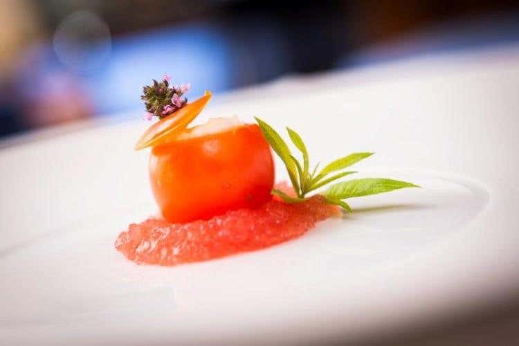 Pomodorino con formaggino e gelatina di pomodoro