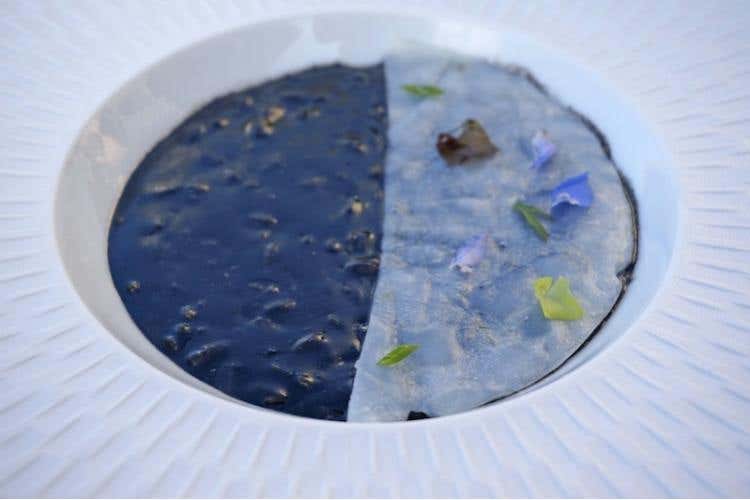 Risotto, nero di seppia e sfoglia di calamaro