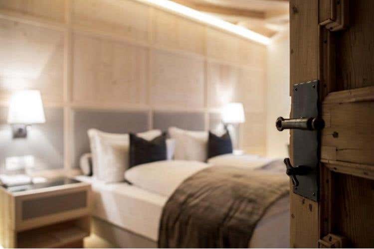 Zeno De Luxe Room