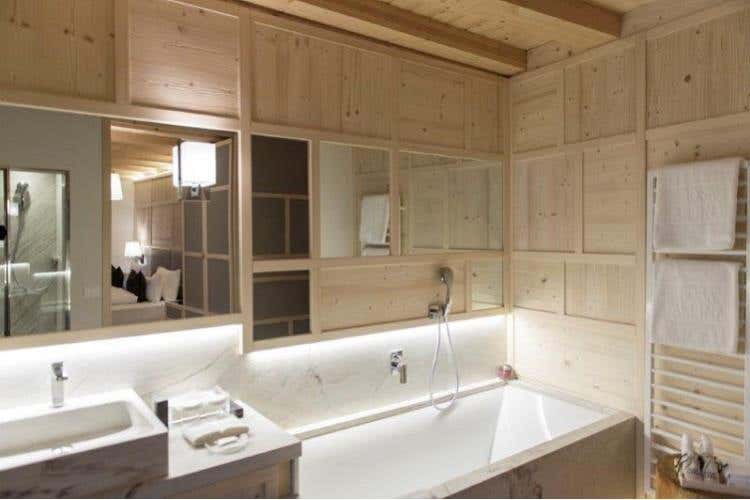 Zeno Suite bathroom