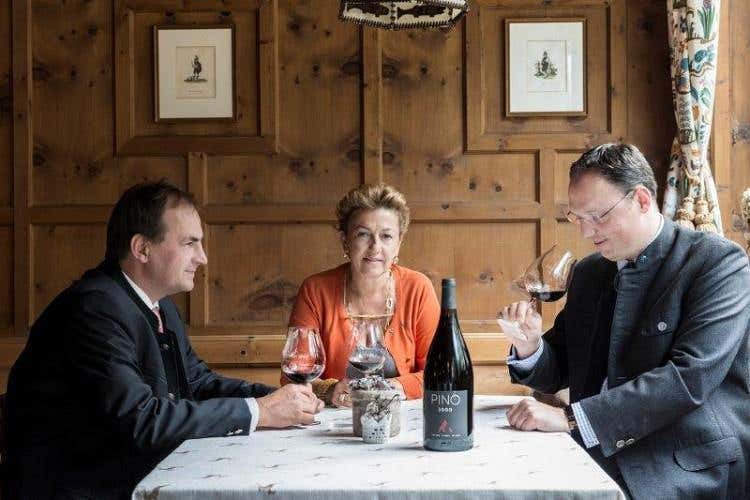 Martin Sperdin, Angelika Falkner e Michael Waschl, rispettivamente sommelier, titolare e direttore dell'hotel Das Central (foto: Stefano Scatà