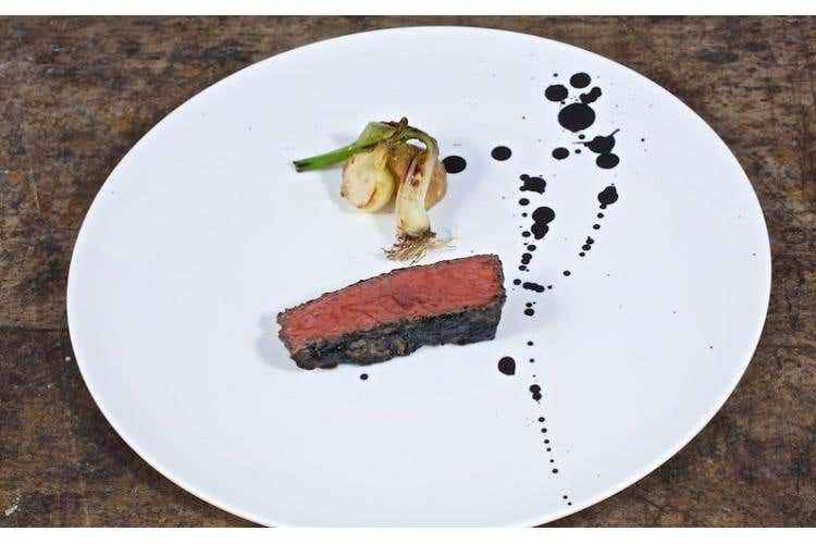 Manzo alla finta brace con grigliata di verdure (Foto: RedPanda Italia