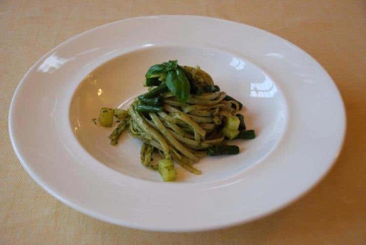 Trenette al pesto leggero