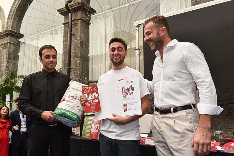 Premio alla pizzeria Da Concettina ai tre Santi