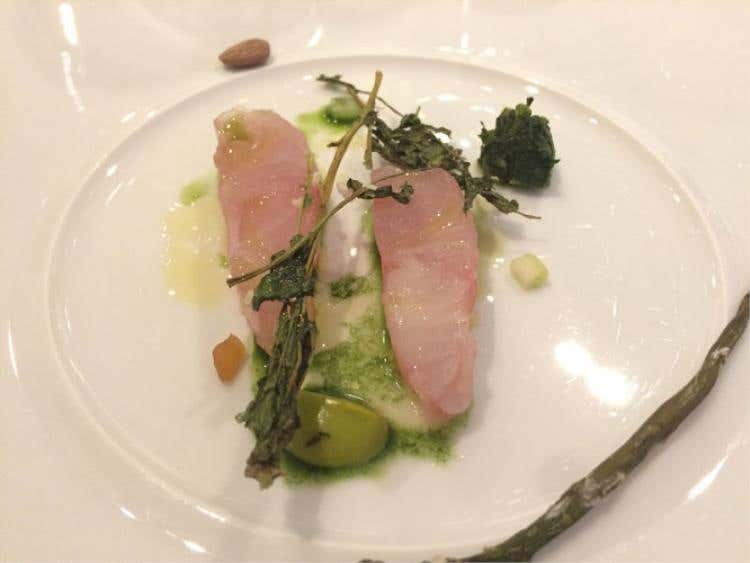 Giochi di sale (di Mothia): dentice ligure marinato, cedro di Calabria, maionese di pistacchi di Bronte, sedan verde e crescione d'acqua - Aimo e Nadia 