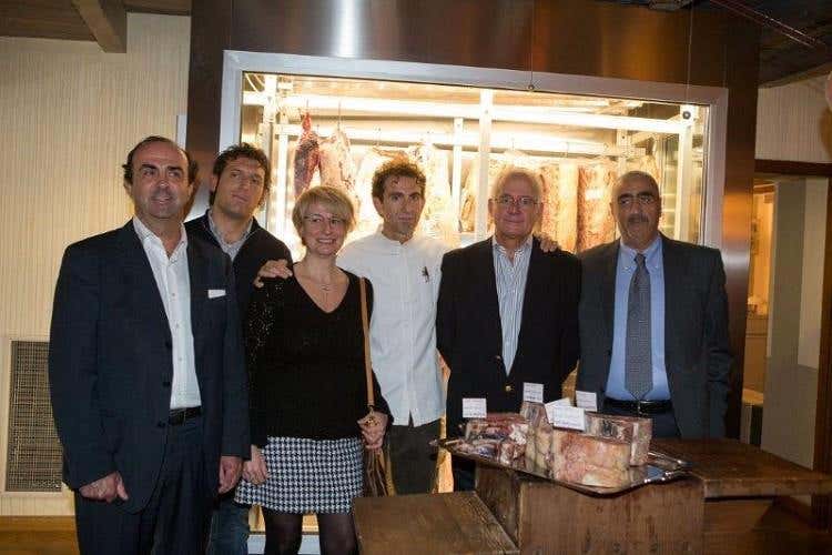 Da sinistra: Roberto Belloni (Selecta), Fabio Grassi (Bovinitaly), Alessandra Nobili (Carni Nobili), Luca Brasi, Luigi Vallino (Vall. Carni) e Stefano Pisani (Lem Carni).