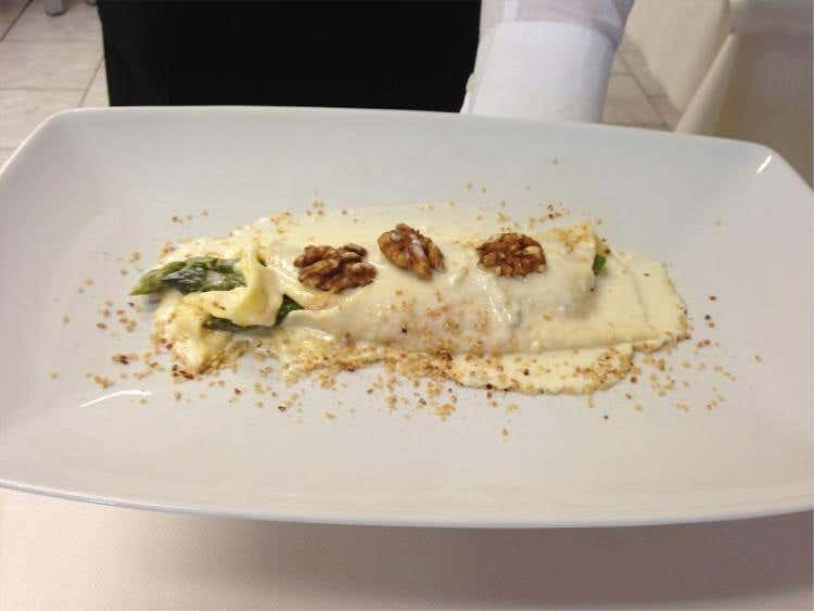 Crepes di mais agli asparagi con fonduta di strachitunt e formai de mut