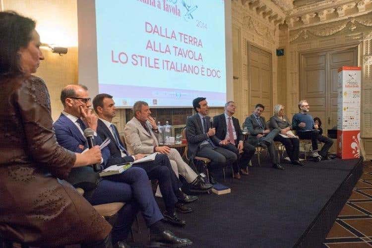 da sinistra: Anna Scafuri, Tiziano Tempestini, Ettore Prandini, Alberto Lupini, Maurizio Martina, Lino Stoppani, Aldo Cursano, Donatella Cinelli Colombini, Massimo Bottura