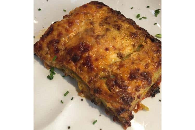 Lasagne alla bolognese (A Balùs, nuova apertura bolognese 
Quantità e qualità tipica in abbondanza)