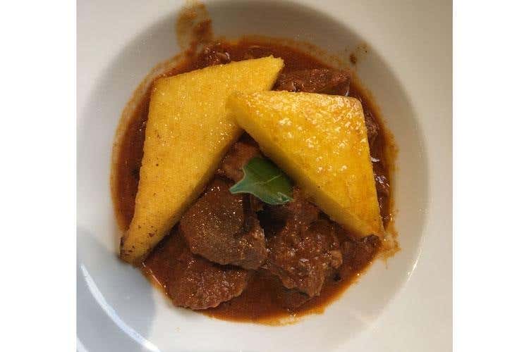 Spezzatino cinghiale con polenta (A Balùs, nuova apertura bolognese 
Quantità e qualità tipica in abbondanza)