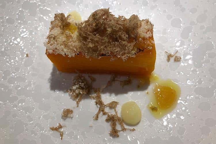 Zucca caramellata, melassa di scalogno, nocciole e yuzu (A Bergamo non c'è 2 senza 3 
Ronzoni chiude con il San Vigilio)