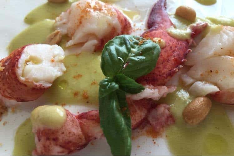 Astice in insalata liquida di pomodoro verde e arachidi (A Cavernago brilla la stella de Il Saraceno 
Il pesce di Roberto Proto un “plus”)