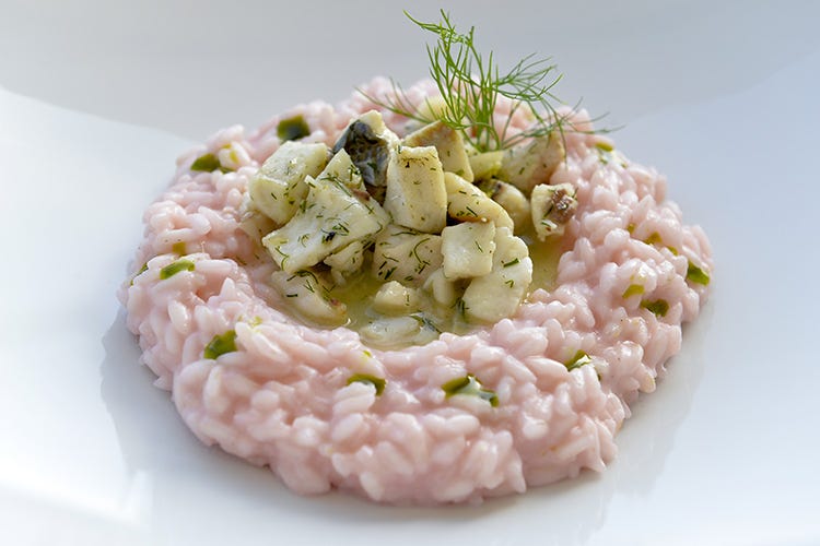 I piatti: il Risotto rosa mantecato al timo con ragù di lago di Claudio Bucelloni con Luca Marchini e Paolo Griffa