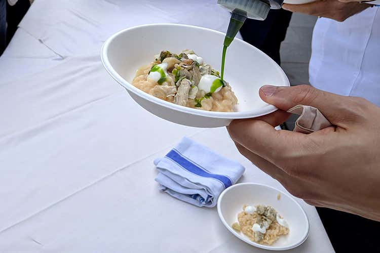 I piatti: il Risotto rosa mantecato al timo con ragù di lago Claudio Bucelloni con Luca Marchini e Paolo Griffa