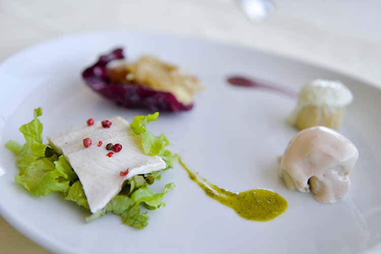 I piatti: l'antipasto di lago di Gabriele Ruffoni con Luigi Taglienti , in aggiunta lo yoyo alla cipolla dei fratelli Trentin