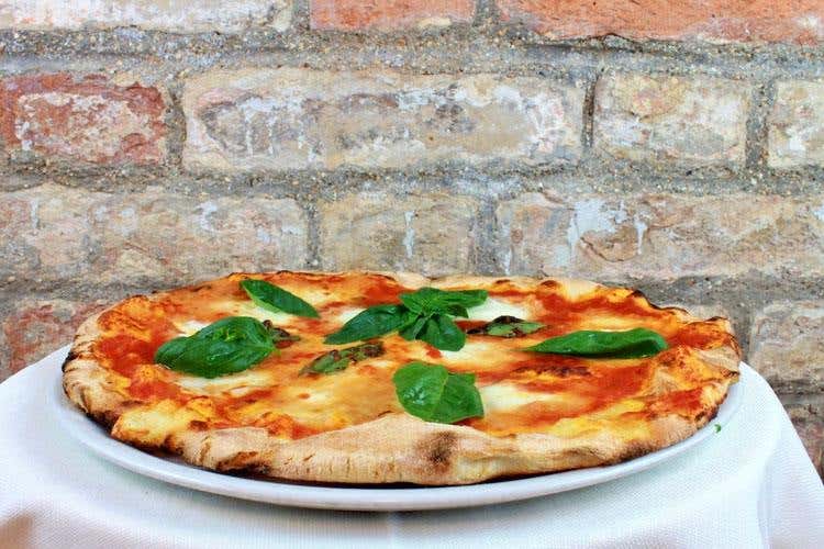 (A Loreto battono due cuori pugliesi 
La Lanterna vale una sosta)