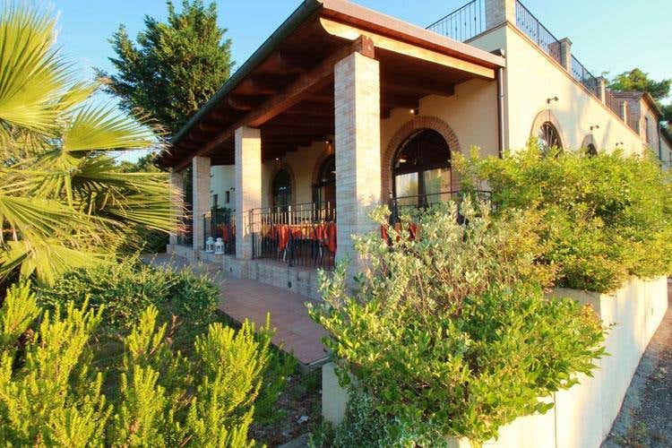 (A Loreto battono due cuori pugliesi 
La Lanterna vale una sosta)