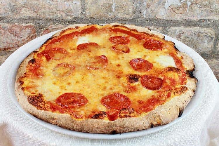 (A Loreto battono due cuori pugliesi 
La Lanterna vale una sosta)