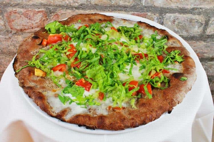 (A Loreto battono due cuori pugliesi 
La Lanterna vale una sosta)